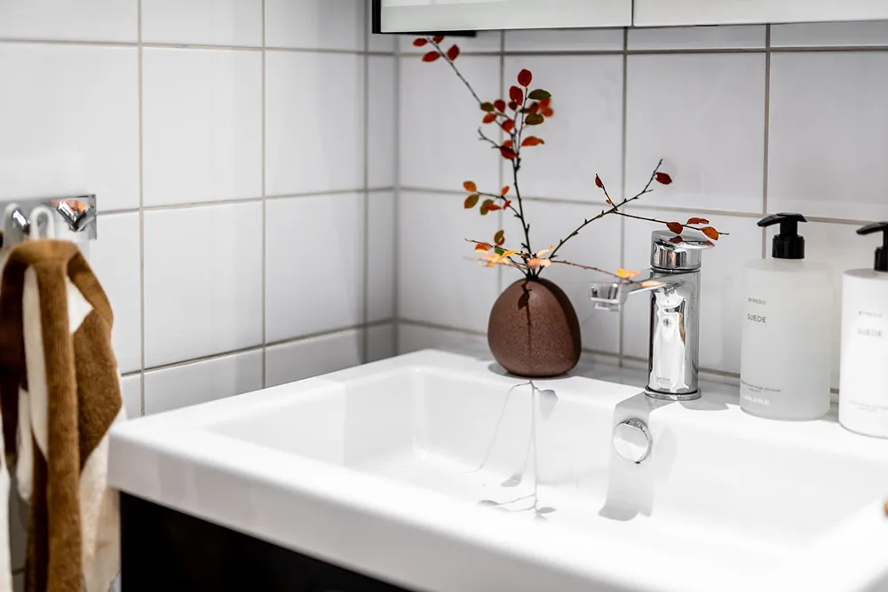 Estilo moderno y fresco en interiores escandinavos con toques cálidos (66 m²) - Gallery image 31