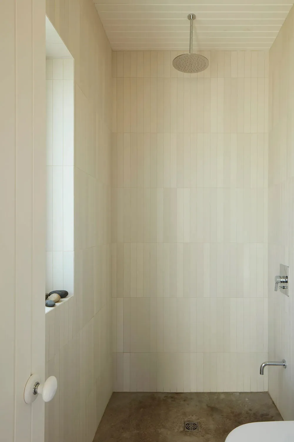 Светлый современный дом отдыха с панорамными видами в Канаде - Gallery image 24