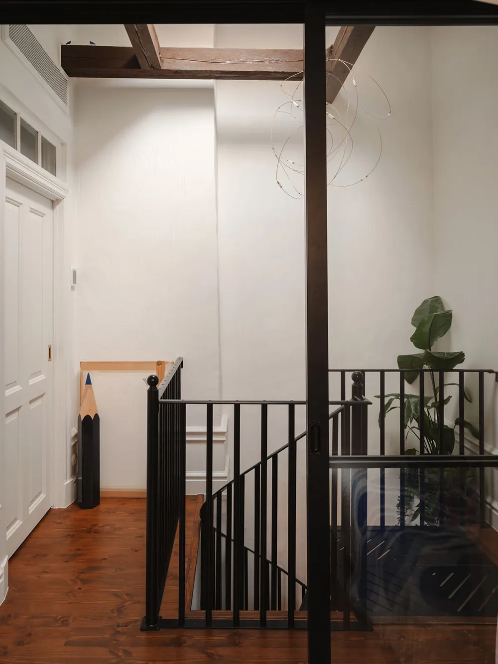 Eklektrischer Interieur einer kleinen skandinavischen Wohnung (63 qm) - Gallery image 31