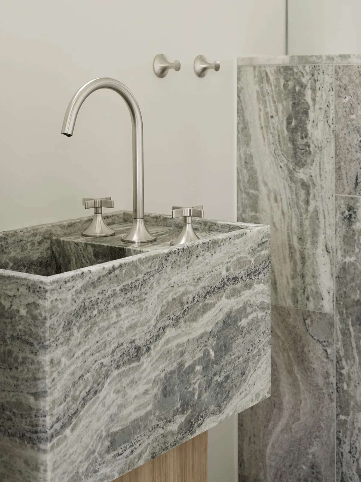 Serenity and Elegance: Modern Interior in Sweden - Gallery image 14