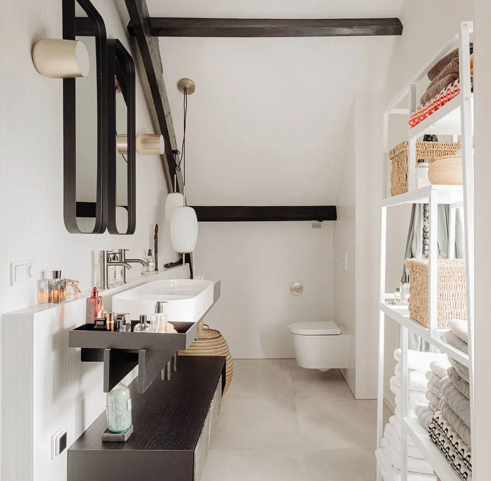 History and modernity in a rural cottage in the Netherlands - Gallery image 23