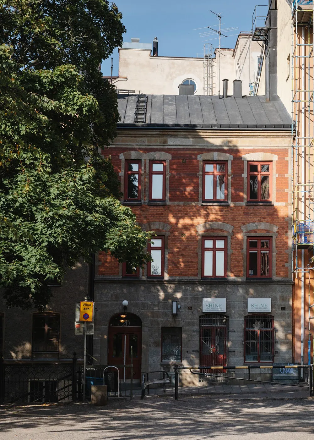 Farbige Wandpapiere: Ein gemütlicher Wohnraum in Stockholm (71 qm) - Gallery image 29