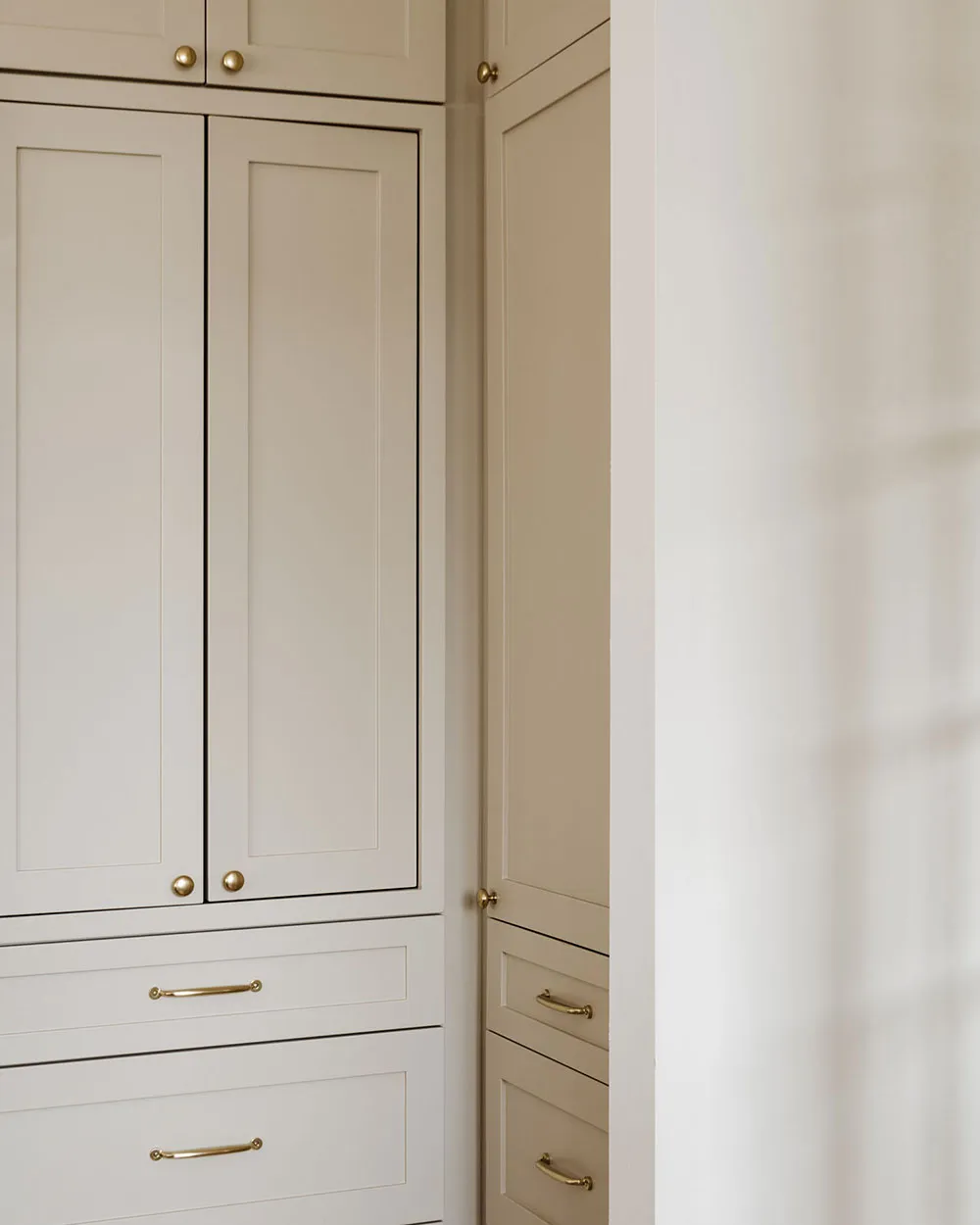 De un espacio aburrido a un acogedor y cálido interior: renovación de la sala de estar en Canadá - Gallery image 10