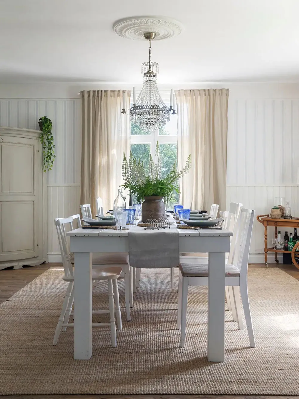 Красивый жёлтый коттедж 19-века с голубой дверью в Швеции - Gallery image 6