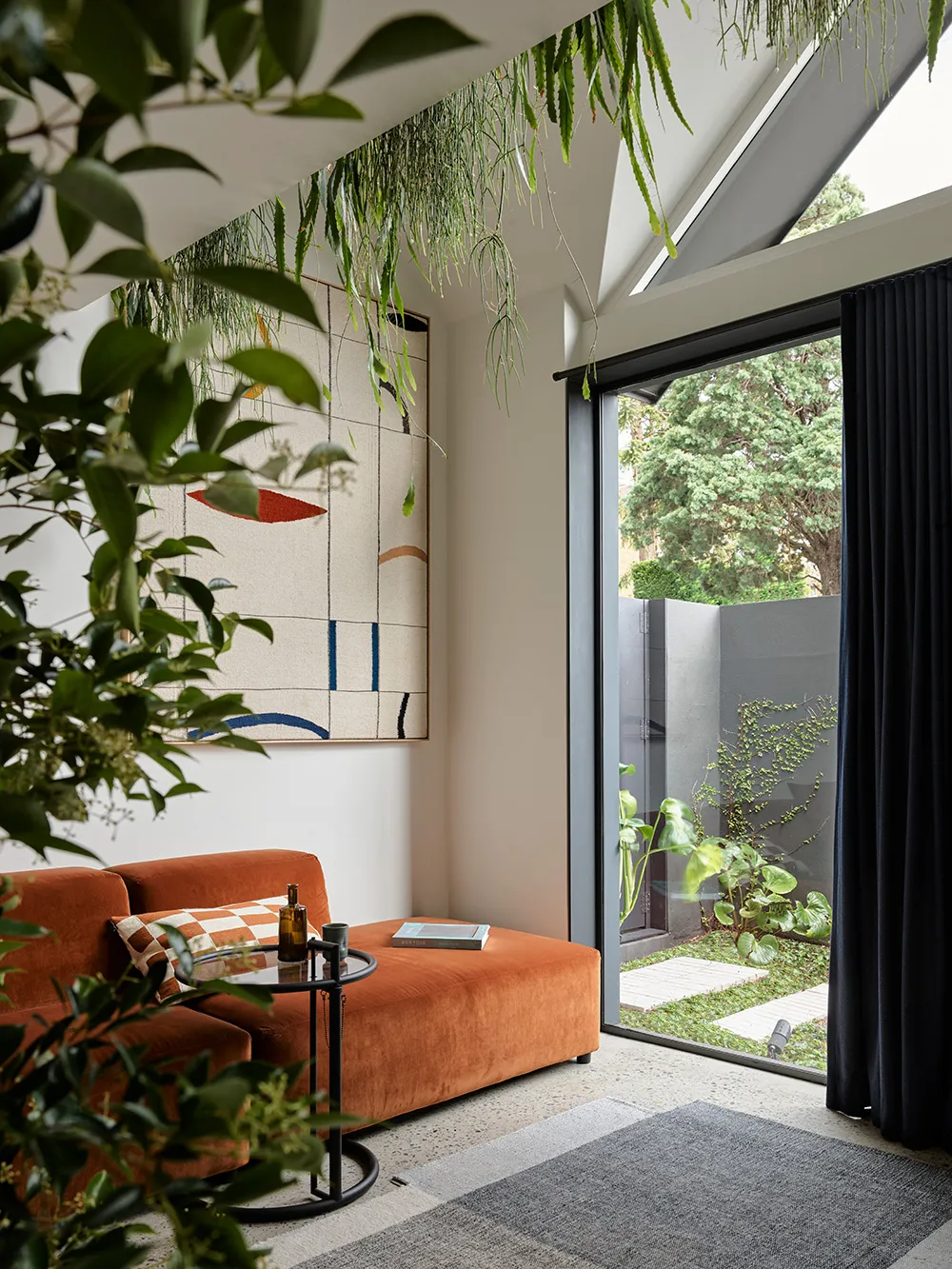 Stylowy интерьер architekta w budynku byłej fabryki butów - Gallery image 3