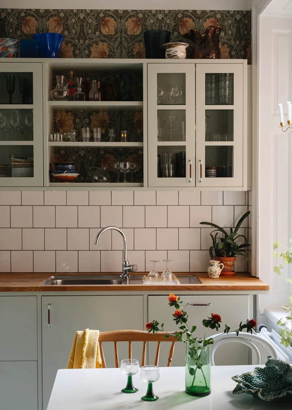 Farbige Wandpapiere: Ein gemütlicher Wohnraum in Stockholm (71 qm) - Gallery image 12