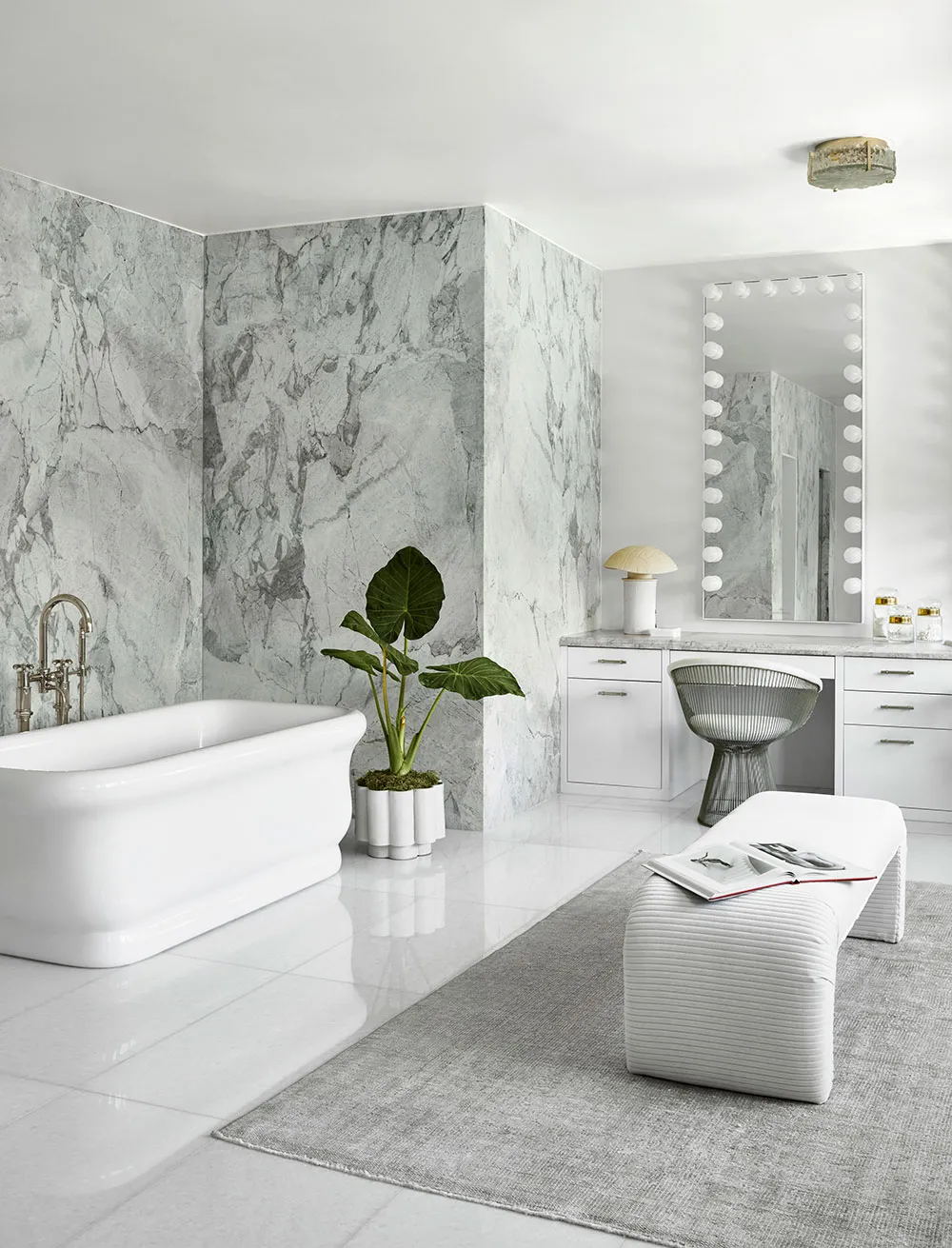 Весняні кольори та нотки гламуру: будинок сім'ї сценариста та режисера в Лос-Анджелесі - Gallery image 11