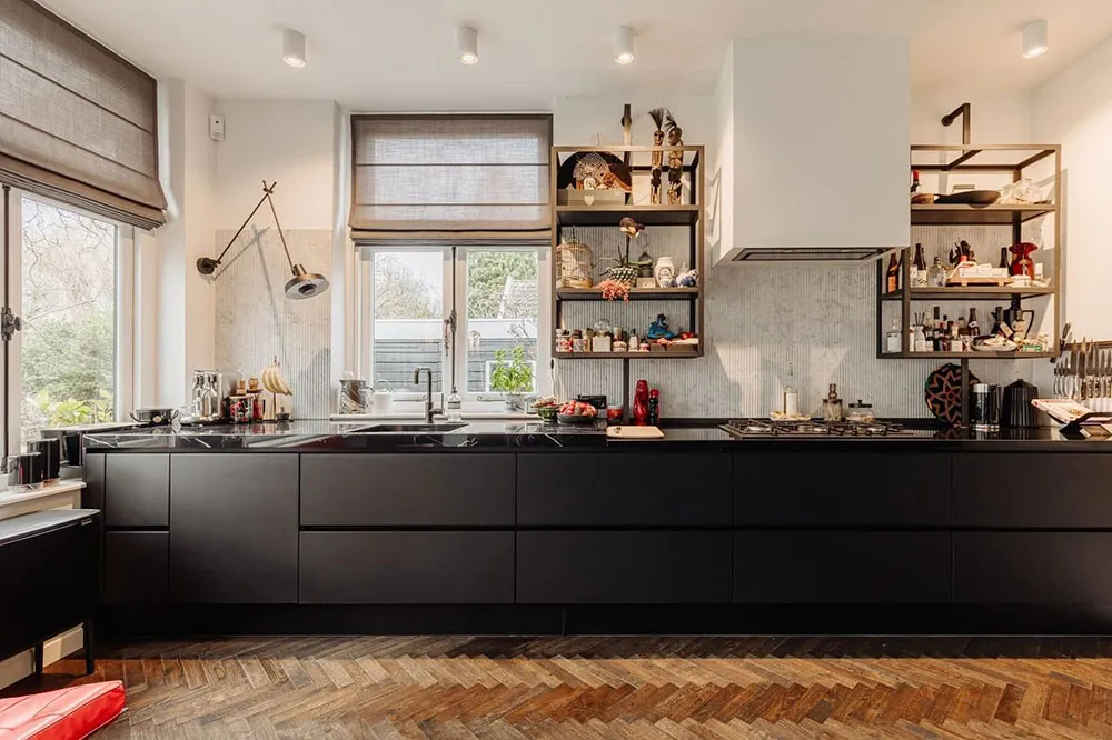 History and modernity in a rural cottage in the Netherlands - Gallery image 11