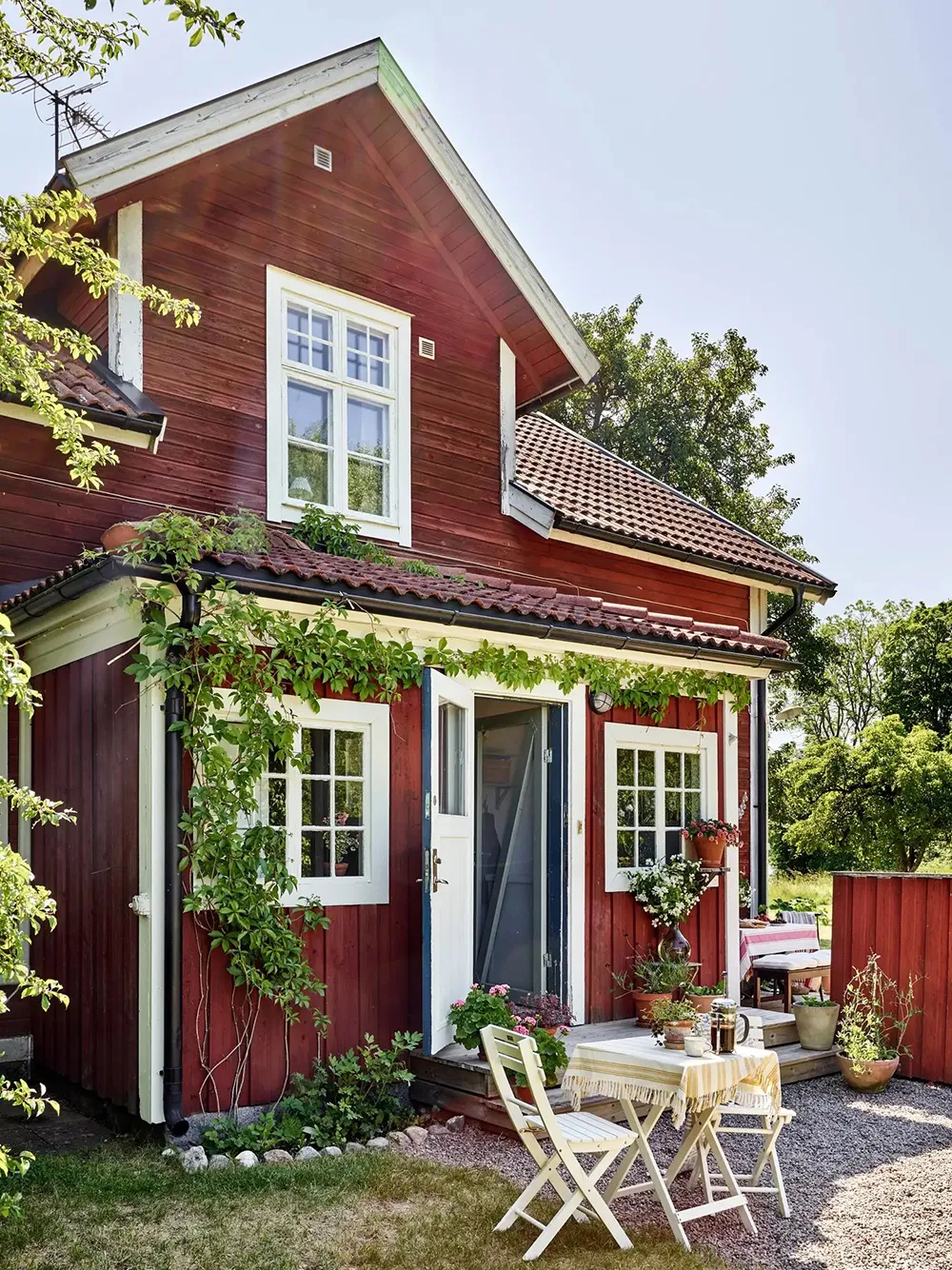De un apartamento urbano a un acogedor coto en las afueras: casa en Suecia - Gallery image 1