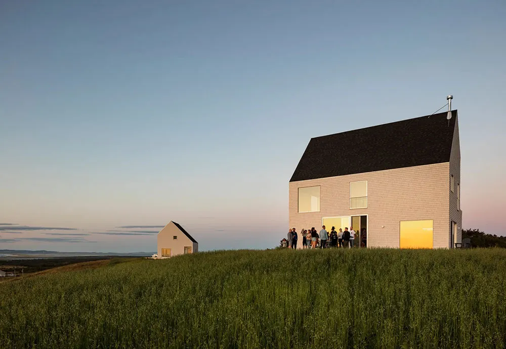 Светлый современный дом отдыха с панорамными видами в Канаде - Gallery image 26