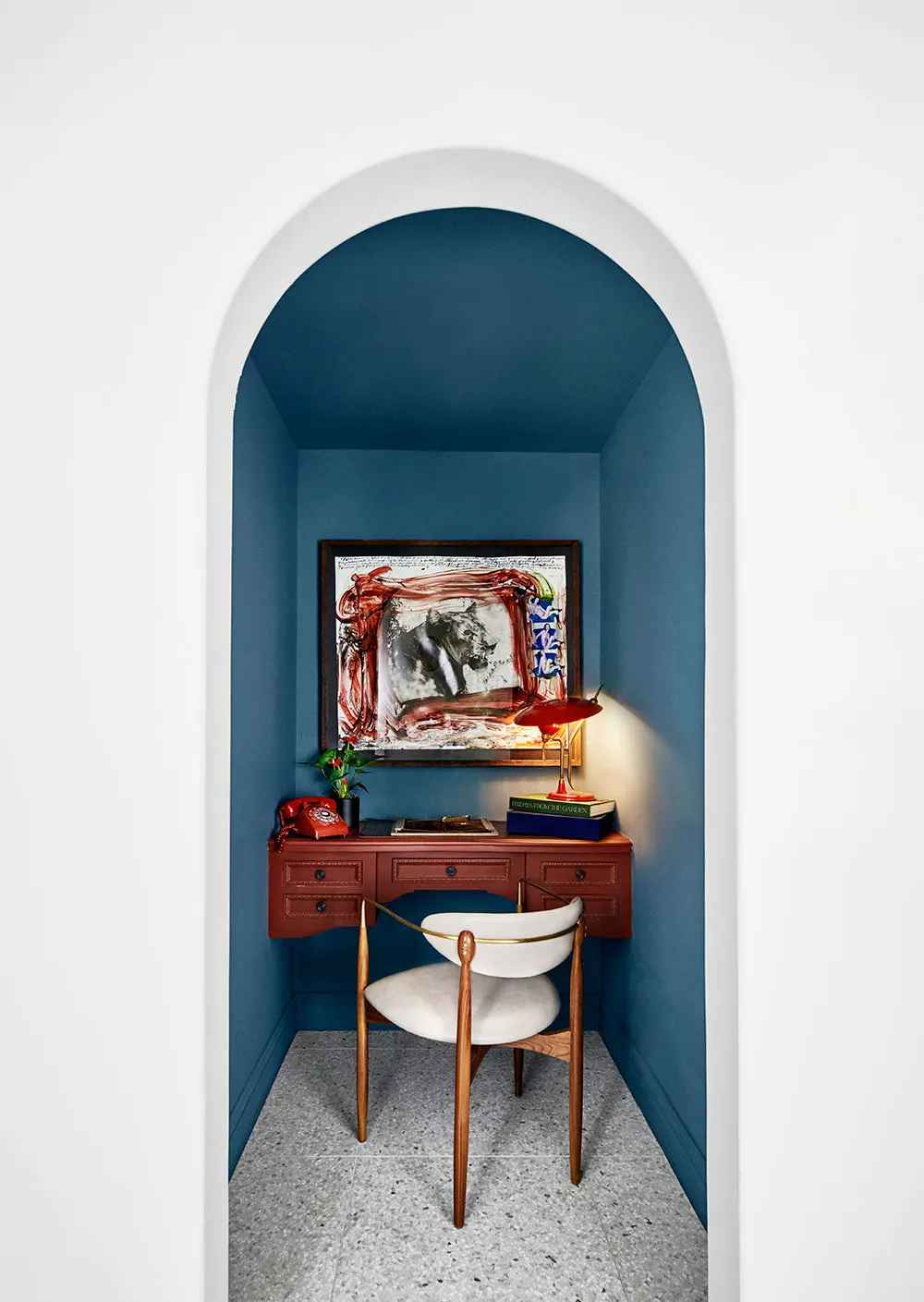 Весняні кольори та нотки гламуру: будинок сім'ї сценариста та режисера в Лос-Анджелесі - Gallery image 10