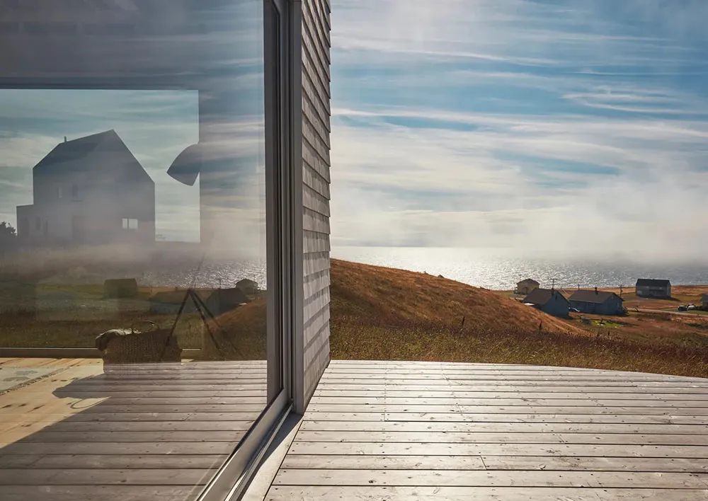 Светлый современный дом отдыха с панорамными видами в Канаде - Gallery image 25