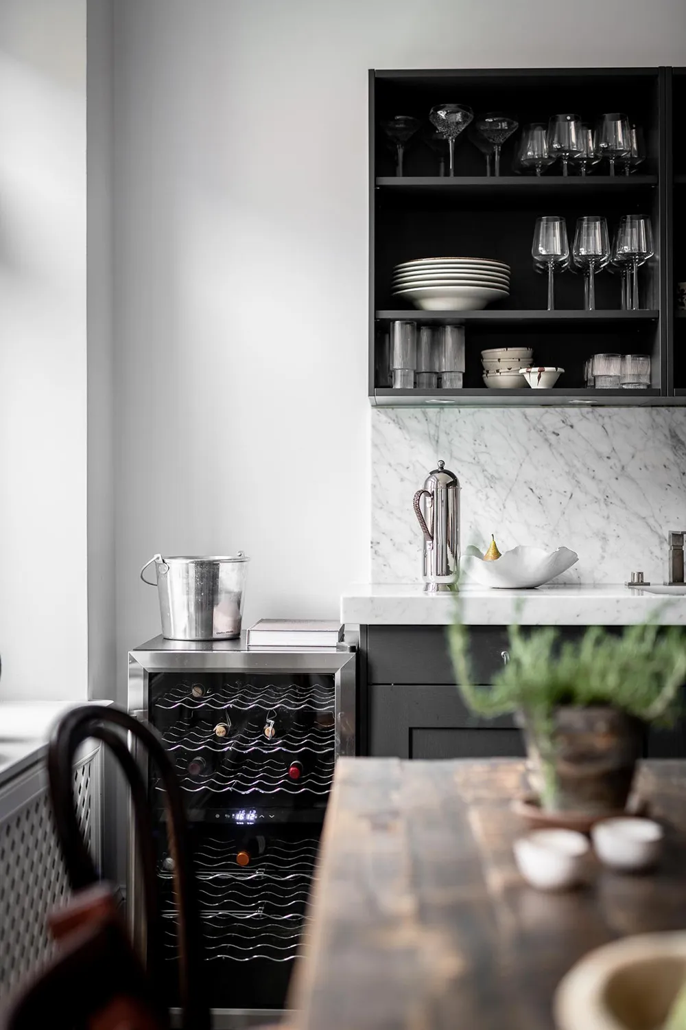 Estilo moderno y fresco en interiores escandinavos con toques cálidos (66 m²) - Gallery image 25