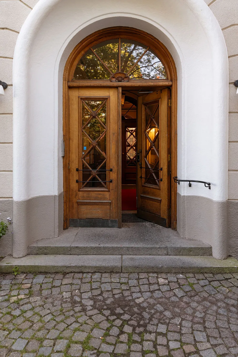 Śmiałe kolory i jesienne nastrój: mały mieszkanie w Sztokholmie (32 m²) - Gallery image 30