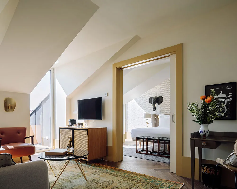 L'âme du voyage et bar de luxe : l'intérieur de l'hôtel The Ivens à Lisbonne - Gallery image 23