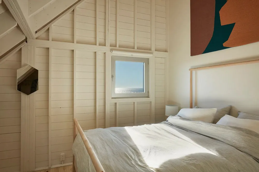 Светлый современный дом отдыха с панорамными видами в Канаде - Gallery image 22