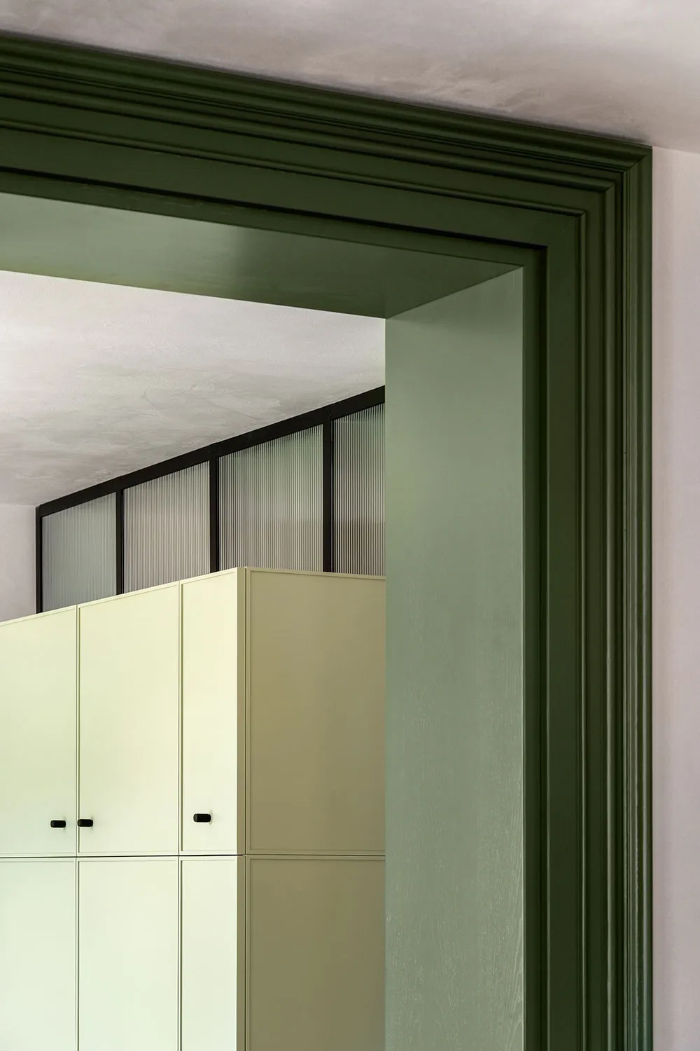 Jastrykowy wnętrze z odcieniami zielonego zamiast еврourbanizmu w historycznym centrum Kiwana - Gallery image 25