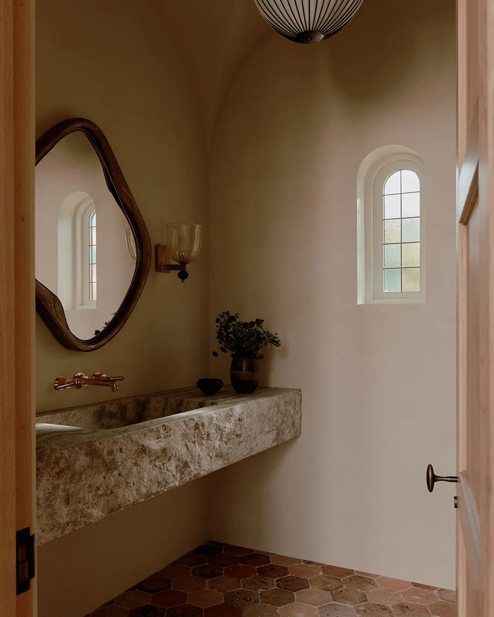 Quiet Luxury of a Mediterranean-Style House in Texas - Gallery image 11