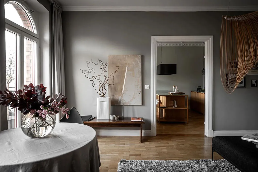 Стильный серый интерьер в Швеции с необычным декором (65 кв. м) - Gallery image 3