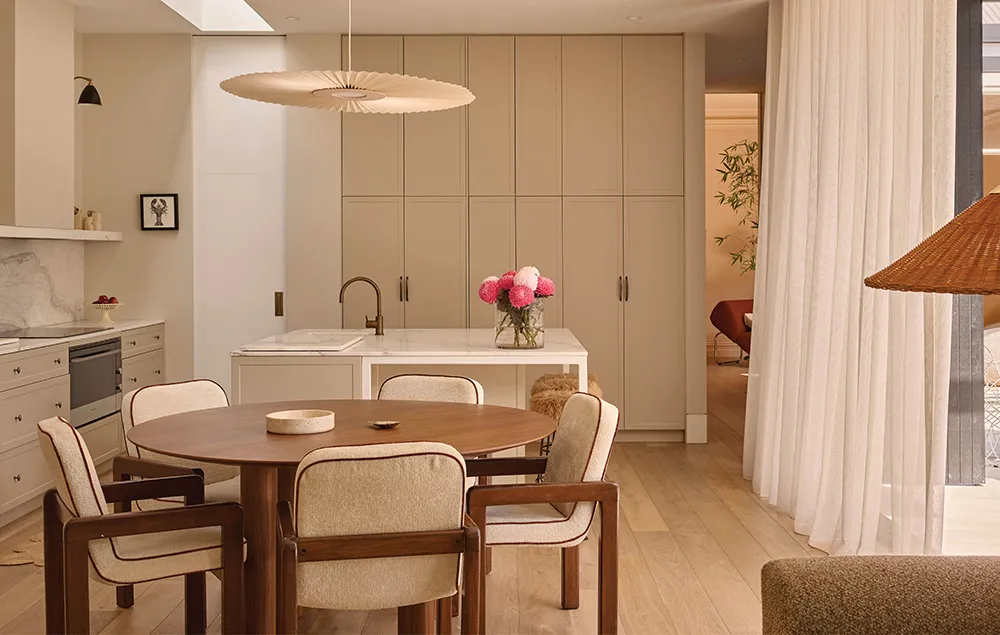 Interior de durazno agradable en una pequeña casa de una familia joven en Melbourne - Gallery image 7