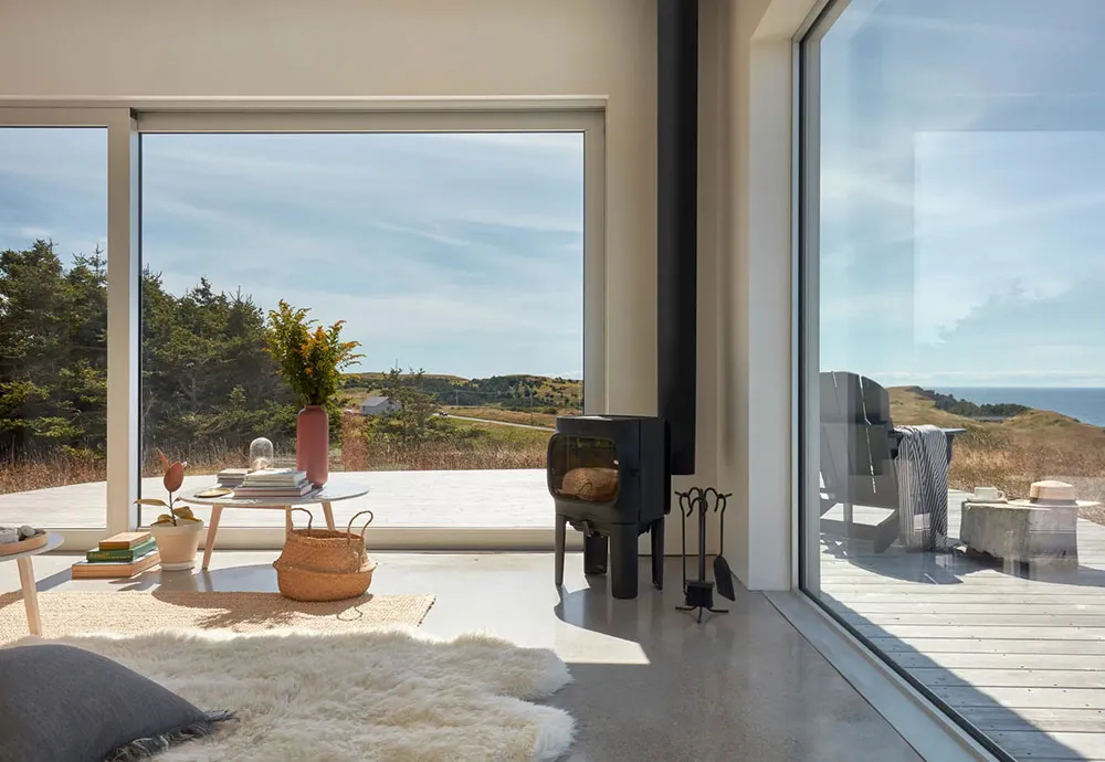 Светлый современный дом отдыха с панорамными видами в Канаде - Gallery image 2