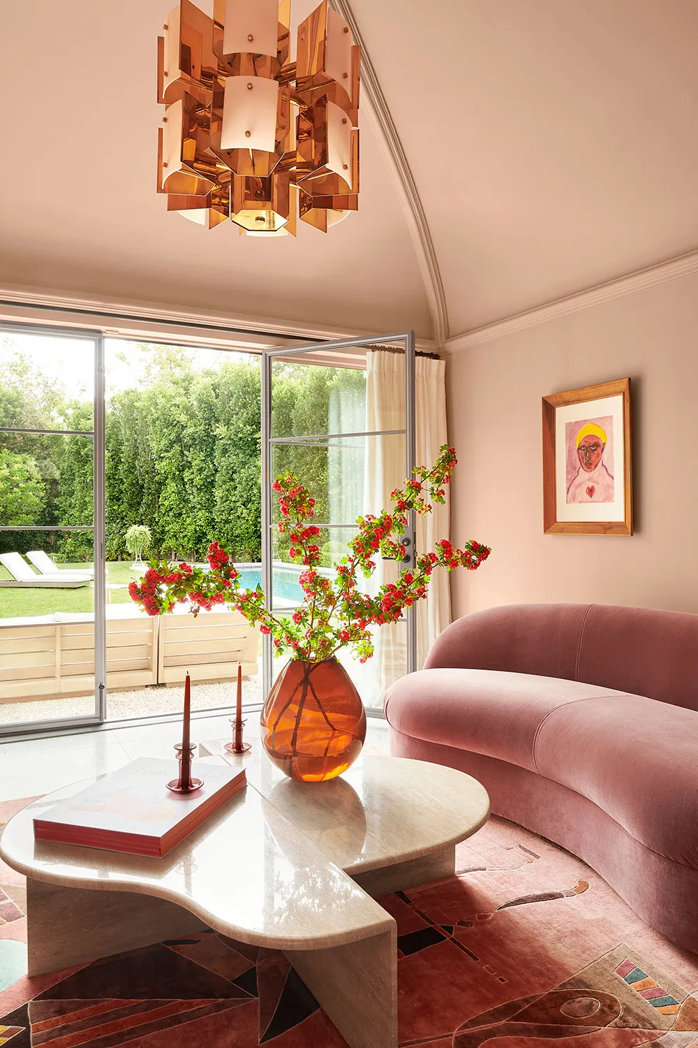 Весняні кольори та нотки гламуру: будинок сім'ї сценариста та режисера в Лос-Анджелесі - Gallery image 4