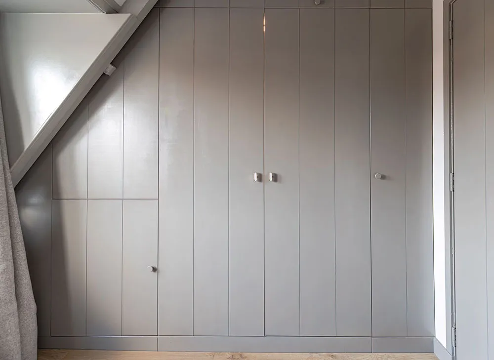 Efektowne odcienie szarości w дизайnie historycznego domu w Holandii - Gallery image 25