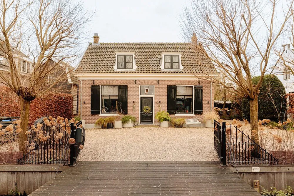 History and modernity in a rural cottage in the Netherlands - Gallery image 2