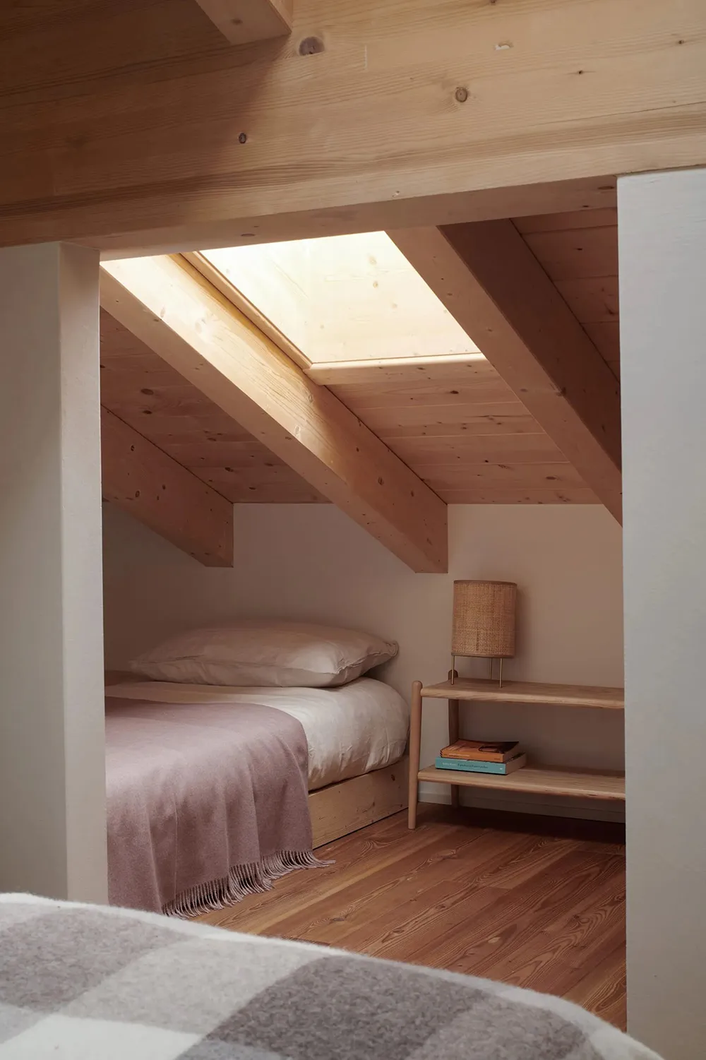 इटली में, अल्प्स पर्वतमाला के पास स्थित एक आरामदायक एवं आधुनिक इनटीरियर। - Gallery image 10