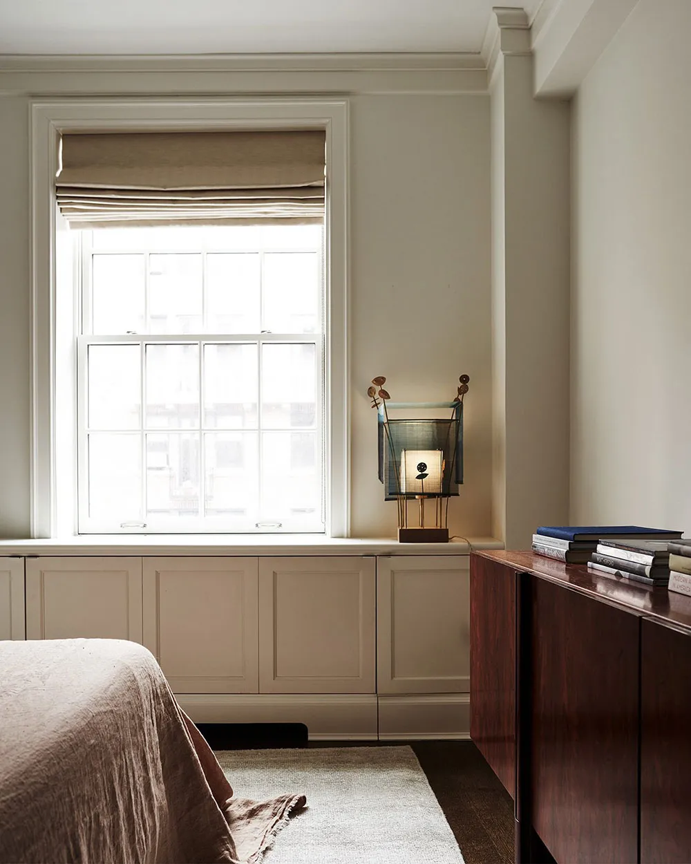 Лаконічний інтер'єр квартири колекціонера мистецтва в Нью-Йорку - Gallery image 12