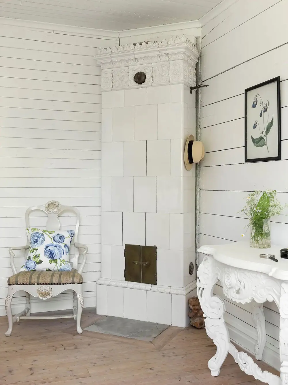 Красивый жёлтый коттедж 19-века с голубой дверью в Швеции - Gallery image 13