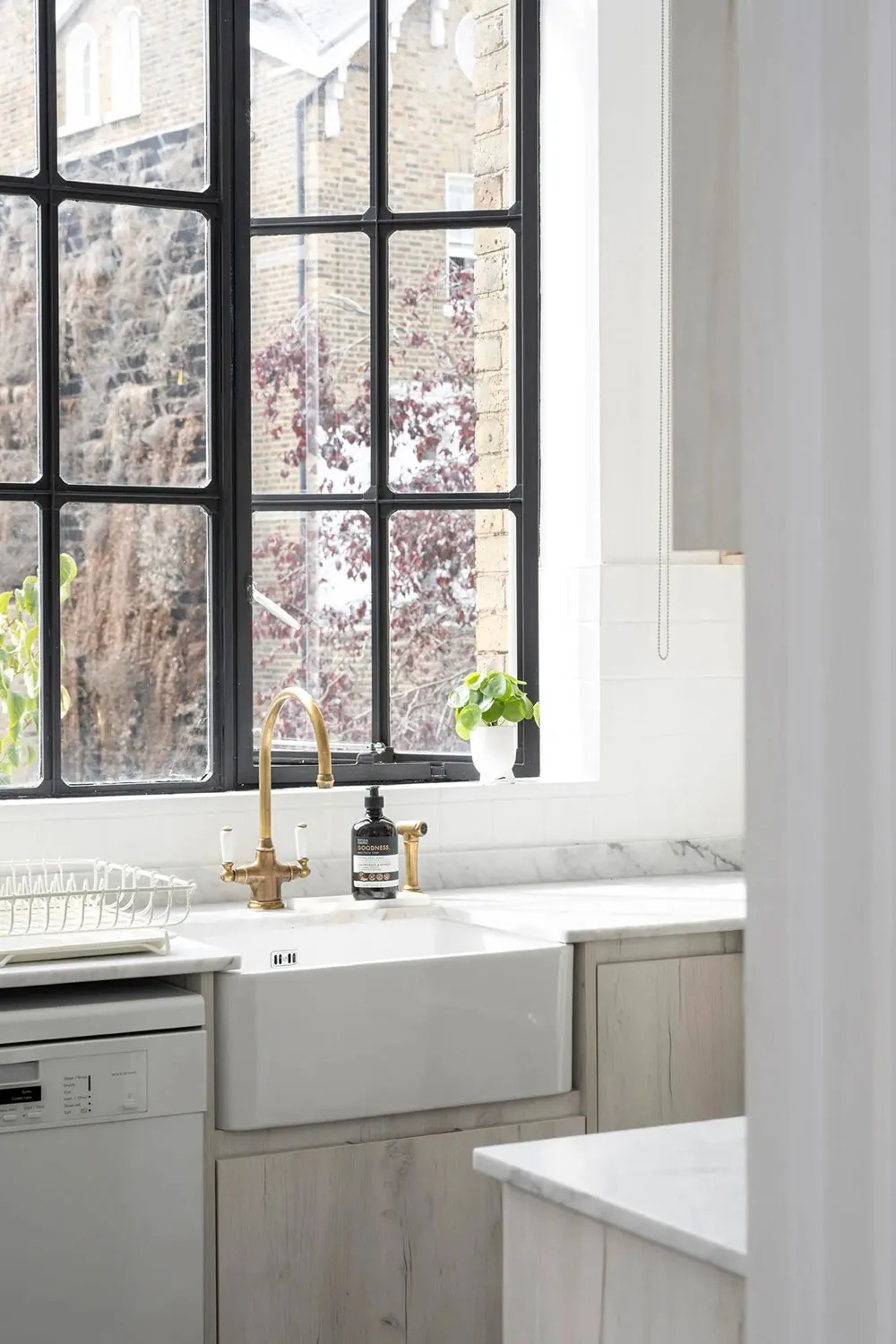 Білий лофт у будівлі колишньої конюшні в Лондоні (82 кв. м) - Gallery image 9