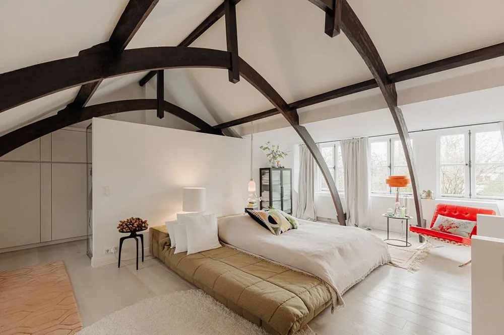 History and modernity in a rural cottage in the Netherlands - Gallery image 18