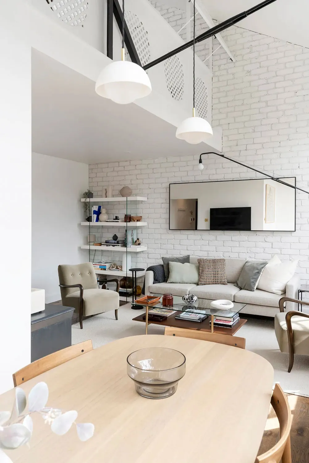 Білий лофт у будівлі колишньої конюшні в Лондоні (82 кв. м) - Gallery image 1