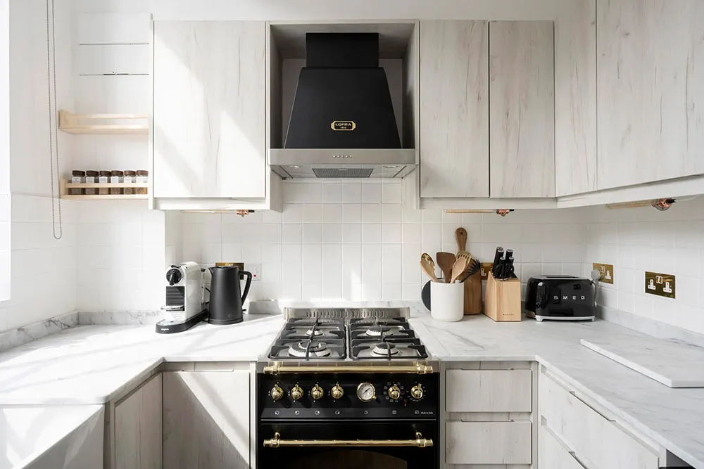 Білий лофт у будівлі колишньої конюшні в Лондоні (82 кв. м) - Gallery image 7