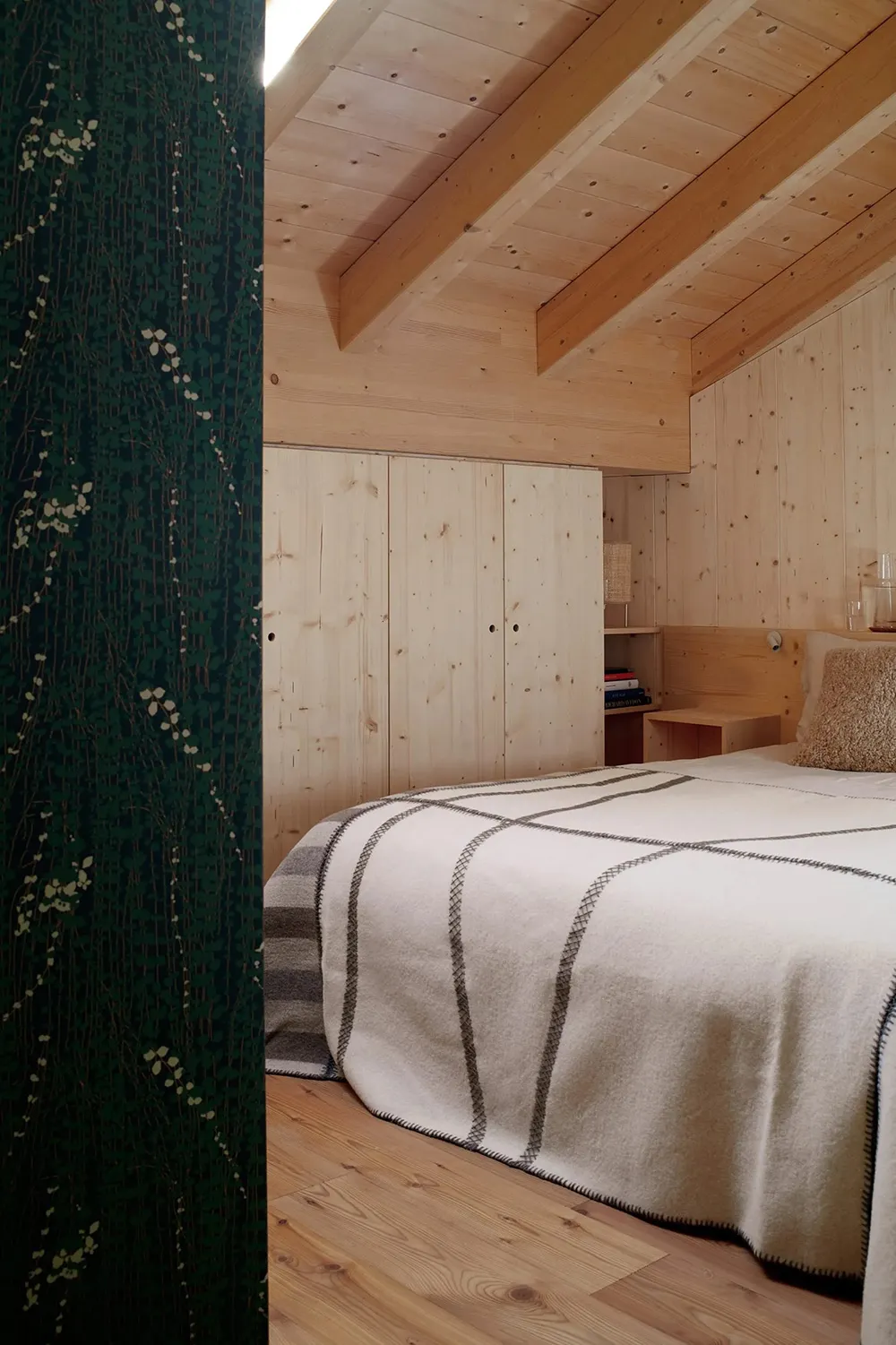 इटली में, अल्प्स पर्वतमाला के पास स्थित एक आरामदायक एवं आधुनिक इनटीरियर। - Gallery image 6