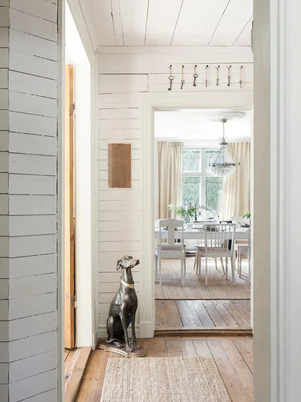 Красивый жёлтый коттедж 19-века с голубой дверью в Швеции - Gallery image 11