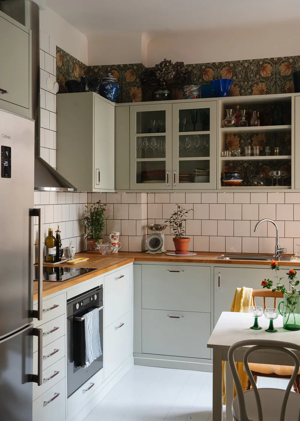 Farbige Wandpapiere: Ein gemütlicher Wohnraum in Stockholm (71 qm) - Gallery image 10