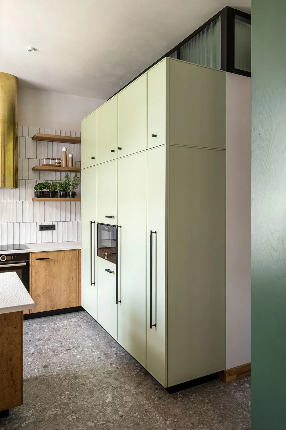 Jastrykowy wnętrze z odcieniami zielonego zamiast еврourbanizmu w historycznym centrum Kiwana - Gallery image 9