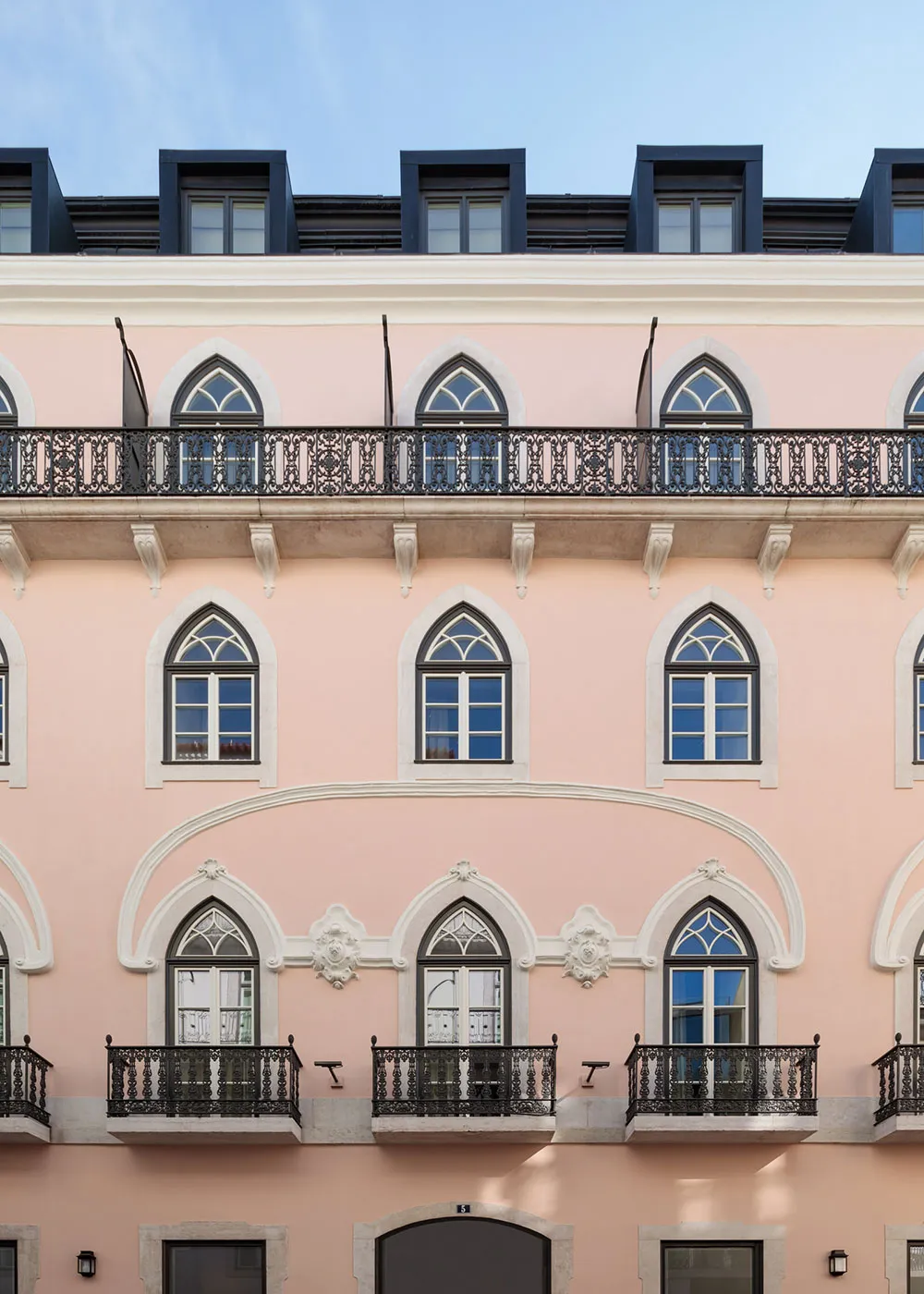 L'âme du voyage et bar de luxe : l'intérieur de l'hôtel The Ivens à Lisbonne - Gallery image 1