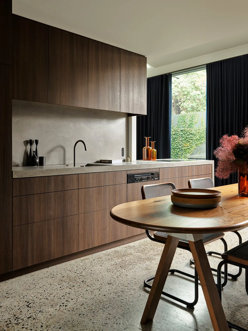 Stylowy интерьер architekta w budynku byłej fabryki butów - Gallery image 4