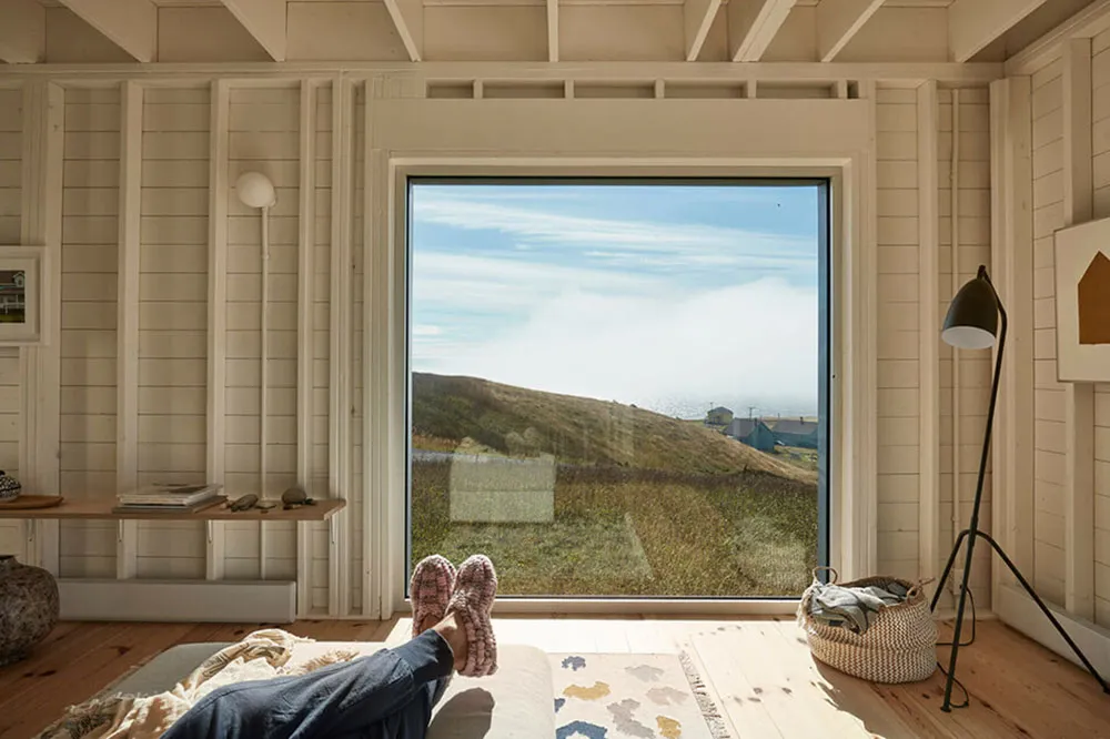 Светлый современный дом отдыха с панорамными видами в Канаде - Gallery image 18