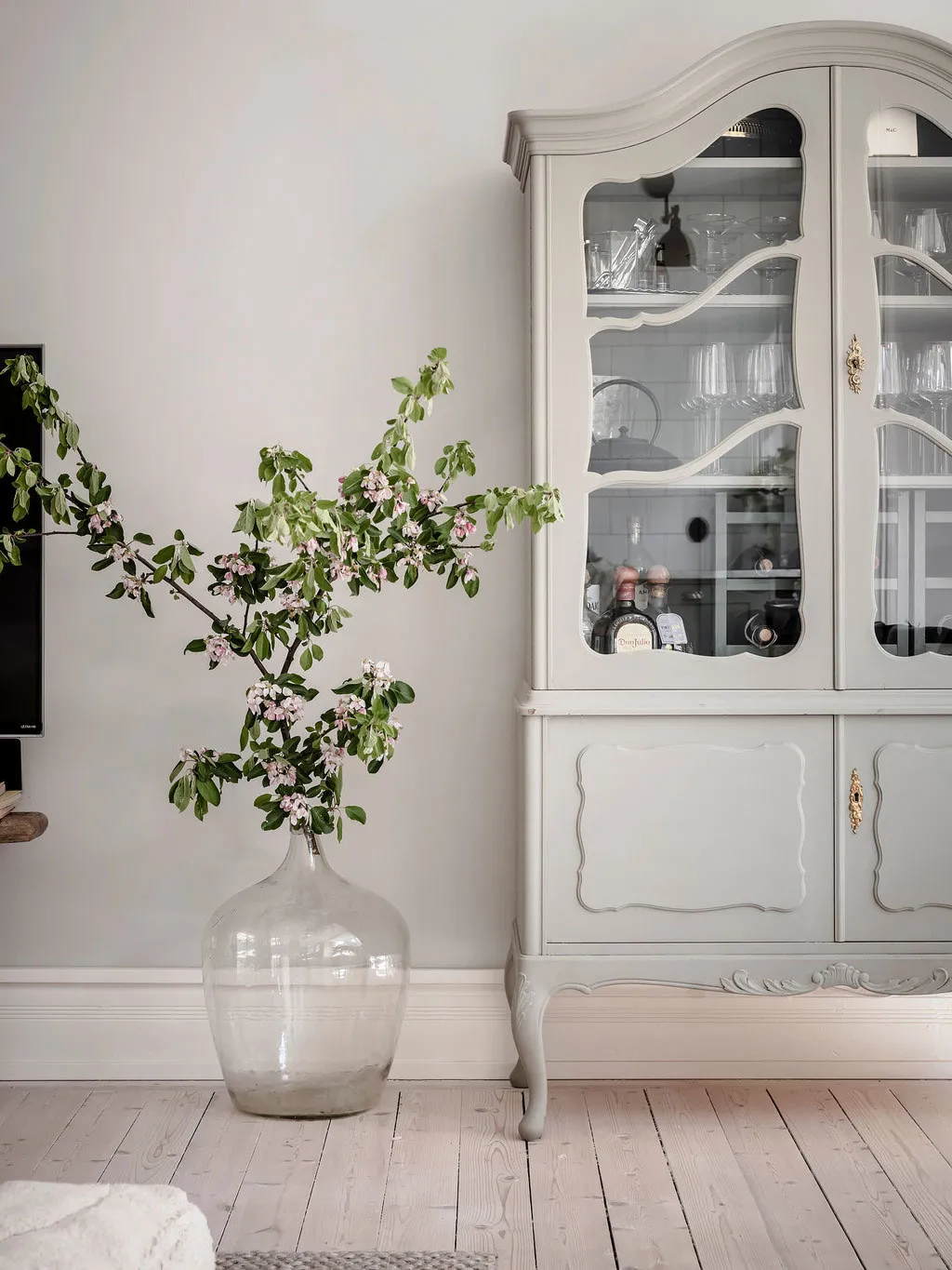 Винтажний буфет і пилково-зелена кухня: світла квартира в Швеції (64 кв. м) - Gallery image 3