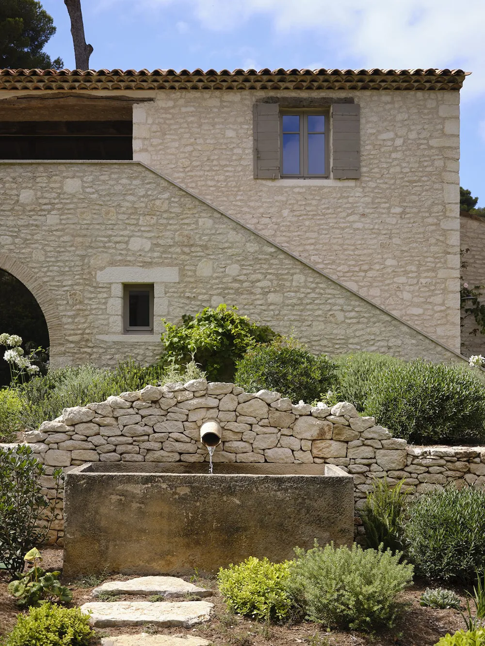 Formas orgánicas y diseño mediterráneo: villa en Sen-Trap - Gallery image 22