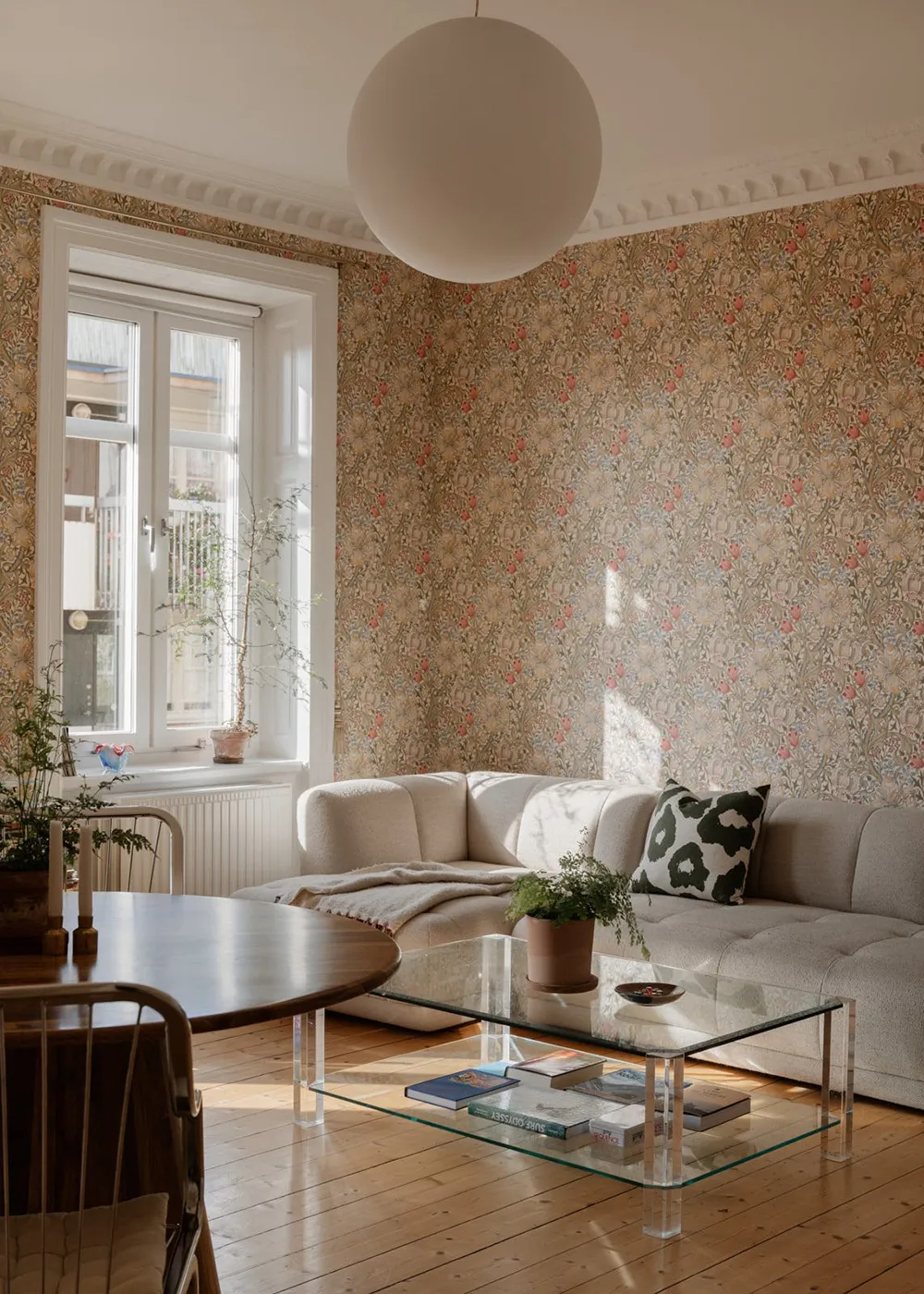 Farbige Wandpapiere: Ein gemütlicher Wohnraum in Stockholm (71 qm) - Gallery image 1