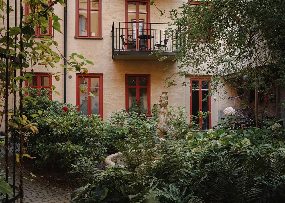 Farbige Wandpapiere: Ein gemütlicher Wohnraum in Stockholm (71 qm) - Gallery image 25