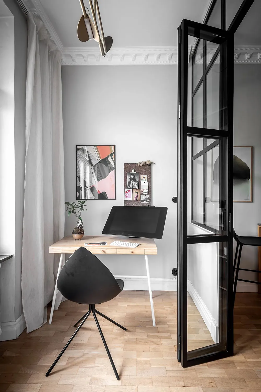 Стильный серый интерьер в Швеции с необычным декором (65 кв. м) - Gallery image 10