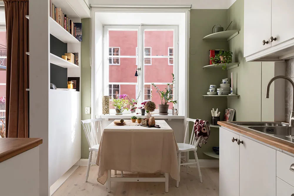 Śmiałe kolory i jesienne nastrój: mały mieszkanie w Sztokholmie (32 m²) - Gallery image 12