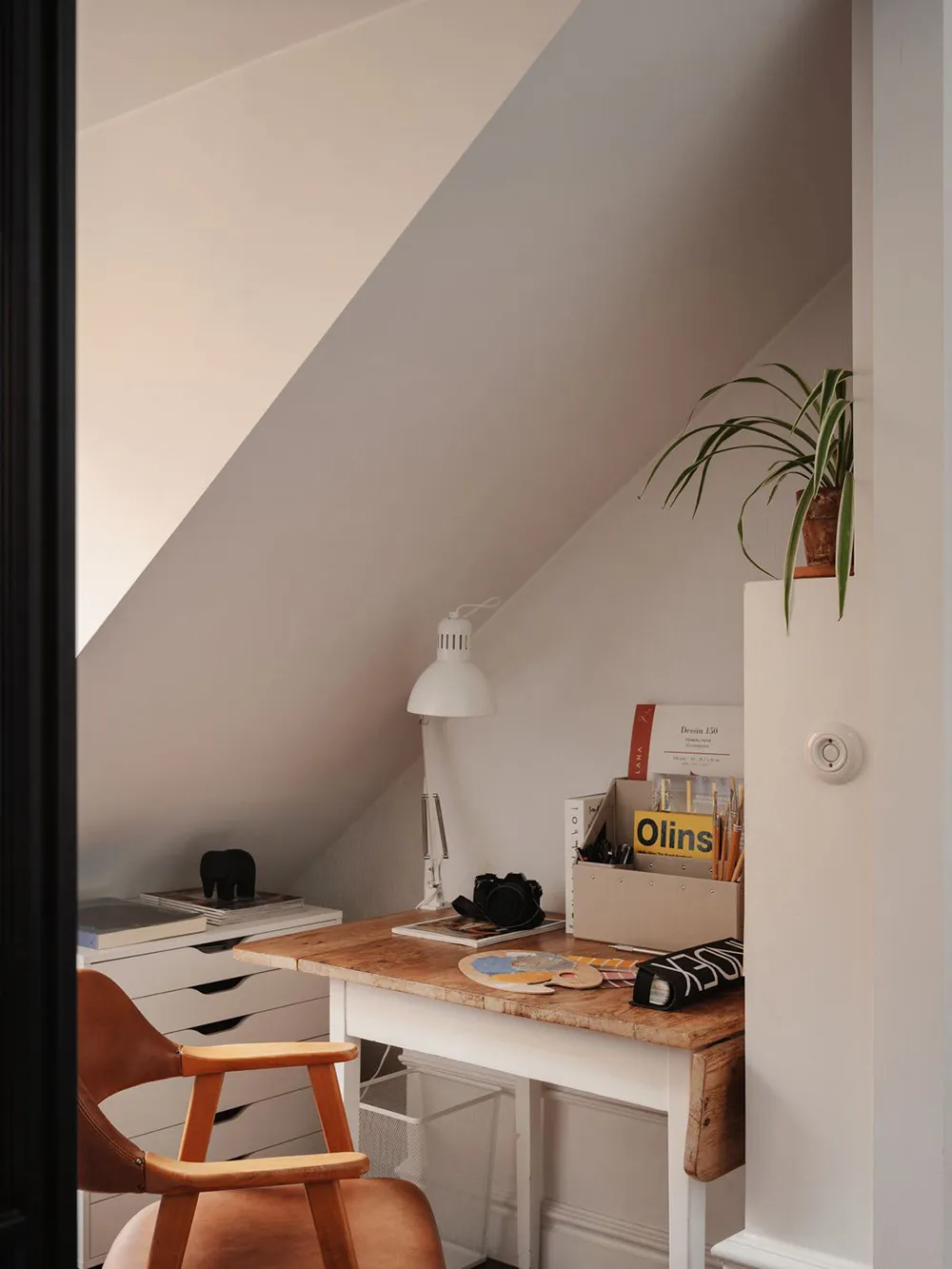 Eklektrischer Interieur einer kleinen skandinavischen Wohnung (63 qm) - Gallery image 19