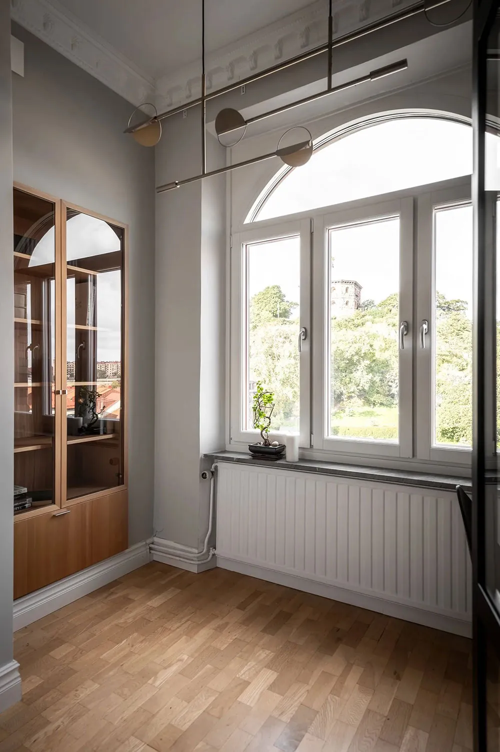 Стильный серый интерьер в Швеции с необычным декором (65 кв. м) - Gallery image 11